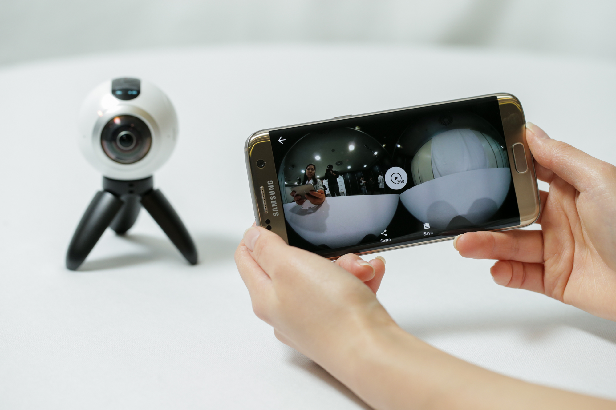 Samsung Gear 360 Camera Bringing Vr Creation To The Masses Stg